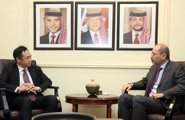 Foreign Minister Ayman Safadi meets with Japanese Minister of State for Foreign Affairs Keisuke Suzuki in Amman on Sunday (Petra photo)