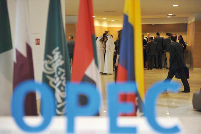 Participants gather in the lobby ahead of an informal OPEC meeting in the Algerian capital Algiers, on September 28, 2016 (AFP file photo)
