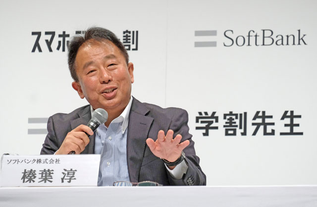 SoftBank Corp. representative director, Jun Shimba, answers questions during a press briefing on SoftBank's new service in Tokyo on Monday (AFP photo)