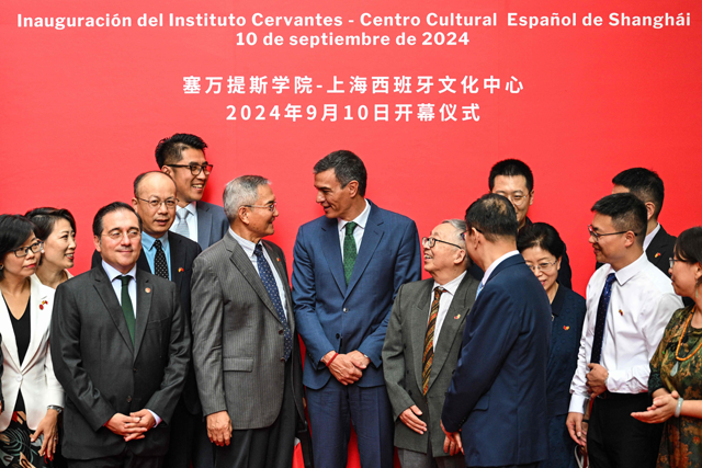 Spain's Prime Minister Pedro Sanchez talks with attendees after the inauguration of China's second Cervantes Institute in Shanghai on Tuesday (AFP photo)