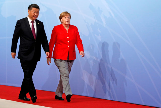 Chinese President Xi Jinping walks next to German Chancellor Angela Merkel to attend the G-20 leaders summit in Hamburg, Germany, July 7, 2017 (Reuters file photo)