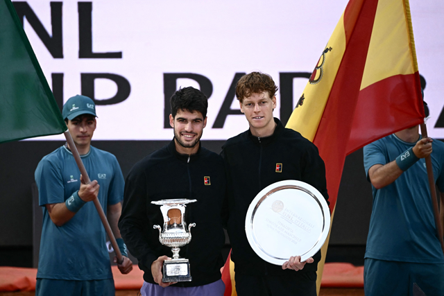 Spain's Carlos Alcaraz and Italy's Jannik Sinner pose for photo at the end of their men's singles final match for the ATP Rome Open tennis tournament at Foro Italico in Rome on Sunday (AFP photo)