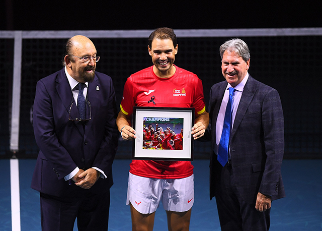 Spain's Rafael Nadal poses next to Spanish tennis federation's president Miguel Diaz (left) and International Tennis Federation's president David Haggerty at the Palacio de Deportes Jose Maria Martin Carpena arena in Malaga, southern Spain, on Tuesday (AFP photo)