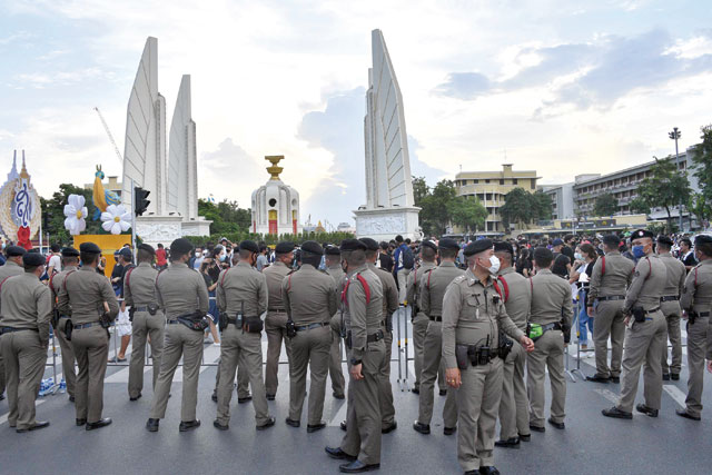 Police gather as anti-government protesters hold a rally by the Democracy Monument in Bangkok, on Sunday  (AFP photo)