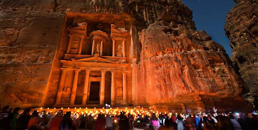 Petra at night (Photo of Sergio Gardoki)