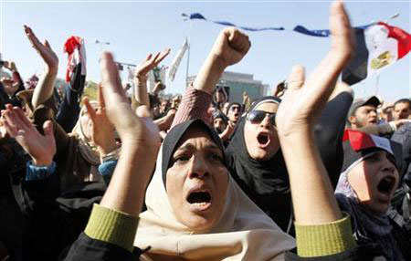 Protesters shout anti-military council slogans at Tahrir Square in Cairo December 23, 2011 (Reuters photo)