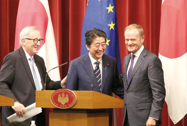 Japanese Prime Minister Shinzo Abe (centre), European Commission President Jean-Claude Juncker (left) and European Council President Donald Tusk (right) smile after their joint press conference of Japan-EU summit at Abe's official residence in Tokyo, on Tuesday (Reuters photo)
