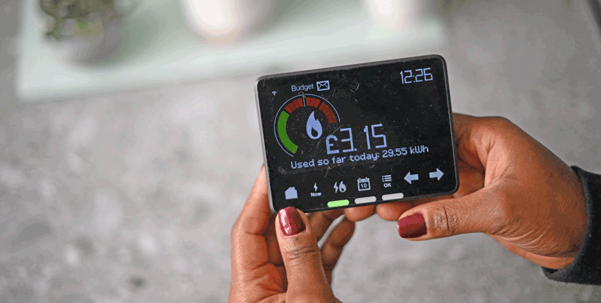 A smart meter indicating how many kWh (kilowatt-hour) of gas has been used already in one day, and how much it has cost, is displayed for a photograph in London, on December 13, 2022 (AFP photo)