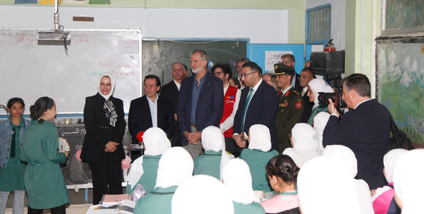 King Felipe VI of Spain, accompanied by HRH Prince Feisal, head of the honorary delegation, visits on Sunday the UNRWA-run First and Second Preparatory Schools for Girls in Baqaa (Petra photo)