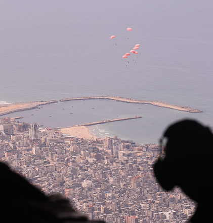 The Jordan Armed Forces-Arab Army, in cooperation with other countries, on Friday and Saturday carries out eleven airdrops on the Gaza Strip (JAF photo)