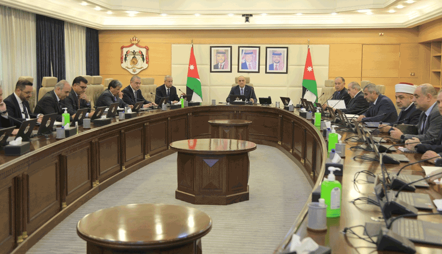 The Cabinet on Sunday approved the procedures necessary for facilitating the transfer of non-Jordanian workers in various economic sectors (Petra photo)