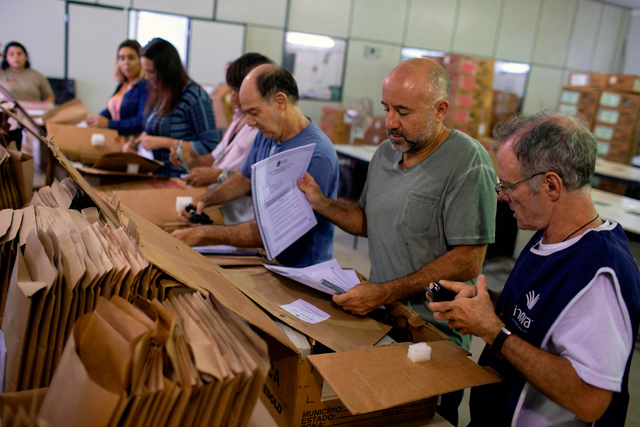Brazilian electoral court staffers prepare eletronic ballots for their dispatch during preparations on the eve of general election, at the regional electoral court storage in Jardim Botanico neighbourhood, Rio de Janeiro, Brazil, on Saturday (AFP photo)