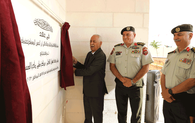 Royal Court Chief Yousef Issawi inaugurates a kidney dialysis unit at the Madaba Military Medical Centre on Tuesday (Petra photo)