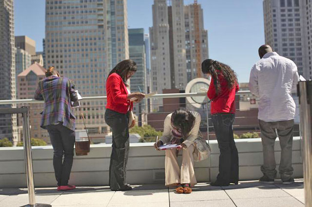  Job seekers apply for the 300 available positions at a new Target retail store in San Francisco, California, on August 9, 2012  (Reuters file photo)