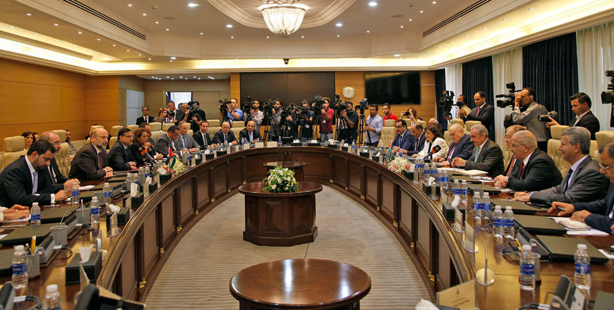 Prime Minister Omar Razzaz and his Palestinian counterpart Mohammad Shtayyeh at bilateral ministerial meeting on Sunday (Petra photo)