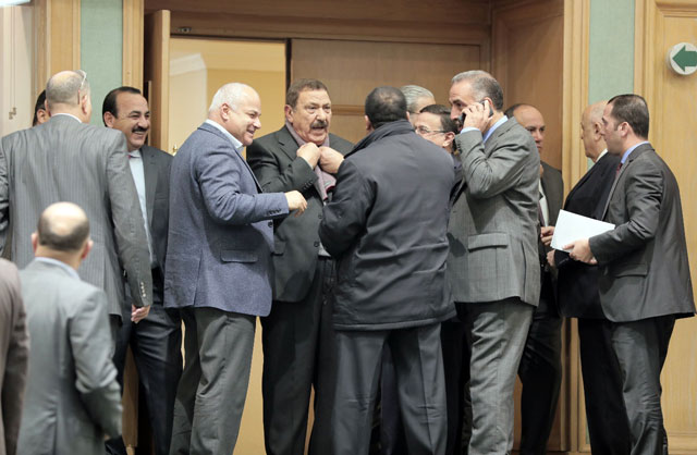 Lawmakers meet for a parliamentary session to submit questions to the government in this photo taken on Sunday (Photo by Osama Aqarbeh)
