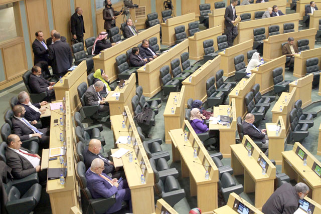 Lawmakers continue debating the draft 2019 state budget law on Monday, with many of them calling for more measures to support citizens financially (Petra photo)