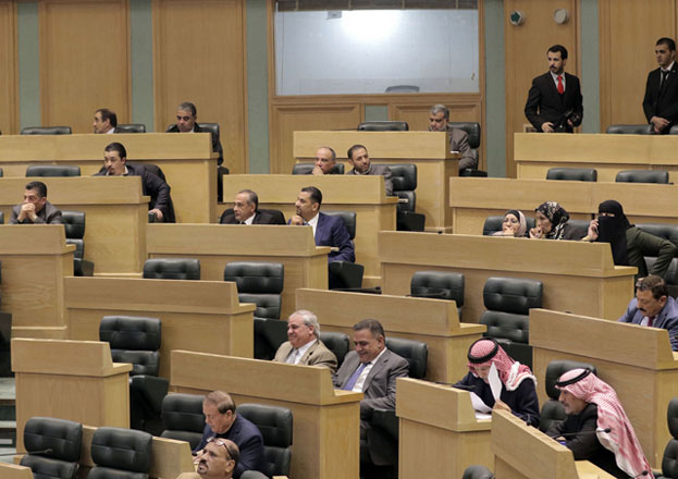 The Lower House continued its debates over the 2019 state budget draft law on Wednesday, with members calling for more economic-related measures (Petra photo)