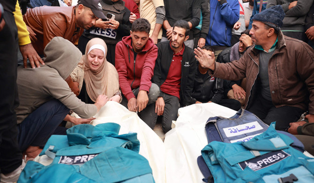 Relatives and colleagues of two Palestinian journalists Hasouna Slim and Sari Mansoor, killed in an Israeli strike, mourn over their bodies during their funeral in Deir Al Balah in the southern Gaza Strip on November 19, 2023  (AFP photos)
