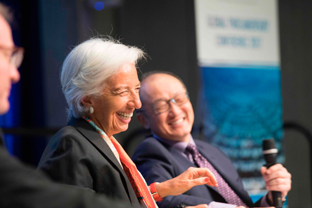 International Monetary Fund Managing Director Christine Lagarde (left) and World Bank President Jim Yong Kim share a stage at the Parliamentary Town Hall at the IMF/World Bank Spring Meetings at the World Bank in Washington, DC, on Tuesday  (AFP photo)