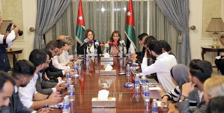 Minister of State for Institutional Performance Development Yasera Ghosheh and Minister of State for Media Affairs Jumana Ghunaimat hold a press conference at the Prime Ministry on Sunday  (Petra photo)