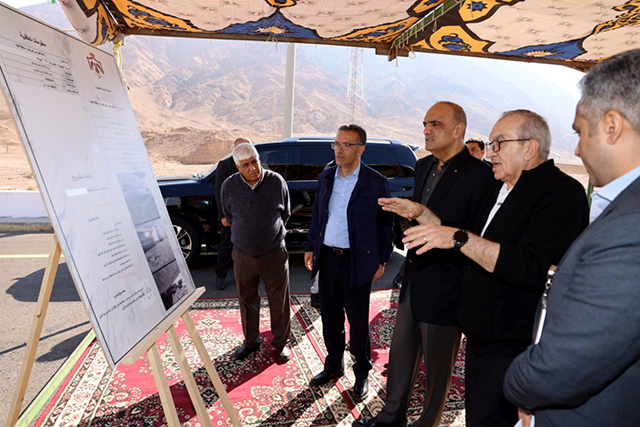 Prime Minister Bisher Al Khasawneh inaugurates on Thursday Aqaba Back Road and Wadi Yutum Bridge (Petra photo)