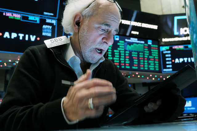 Most global stock markets rebounded on Wednesday and oil prices went up following Omicron-driven losses (AFP file photo)