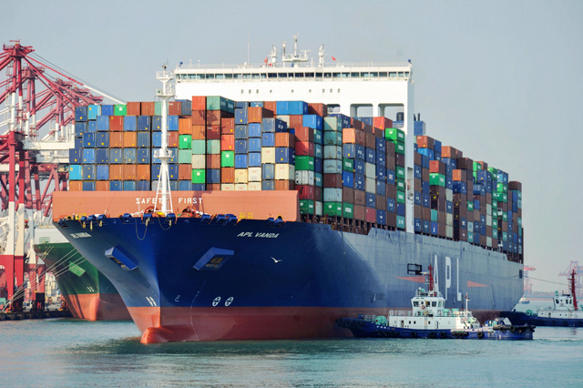This photo taken on Monday shows a US cargo ship berthing at a port in Qingdao in China's eastern Shandong province  (AFP photo)