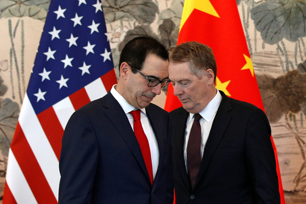 US Treasury Secretary Steven Mnuchin and his Trade Representative Robert Lighthizer arrive for a group photo session after their meeting with Chinese Vice Premier Liu He, at the Diaoyutai State Guesthouse in Beijing, China, on May 1 (Reuters photo)