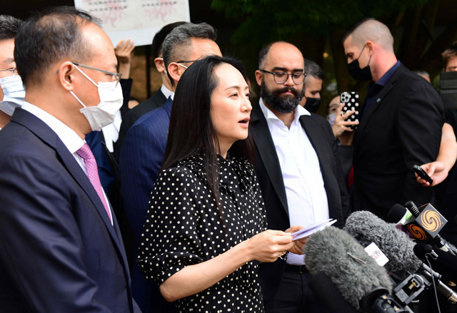 Huawei chief financial officer Meng Wanzhou (centre) talks to media at British Columbia Supreme Court after her extradition hearing ended in her favour, in Vancouver British Columbia, Canada on Friday (AFP photo)