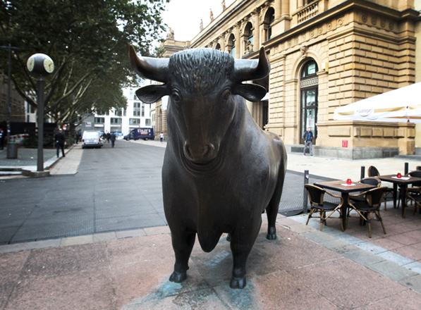 This photo shows the bull sculpture in front of the stock exchange in Frankfurt, western Germany, on Monday (AFP photo)