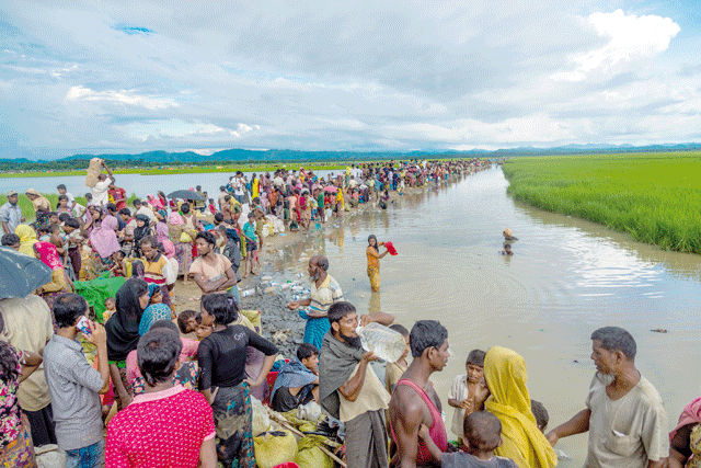A large group of Rohingya people, fled from ongoing military operations in Myanmar’s Rakhine state, try to cross the border in Palongkhalii of Cox’s Bazar, Bangladesh, on October 17 (Anadolu Agency  photo)