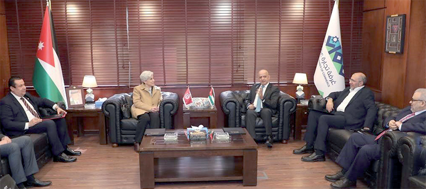   Jordan Chamber of Commerce and Tunisian ambassador to Jordan discuss boosting trade, industry and investment between the two countries  (Petra photo)