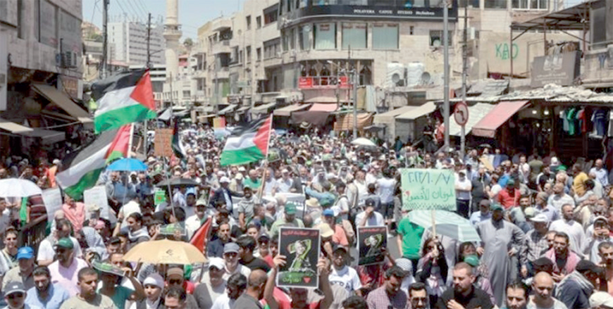 Jordanians rallied in downtown Amman after Friday prayer in solidarity with the Palestinian people and in protest of the Israeli war against the Gaza Strip (Al Rai photo)