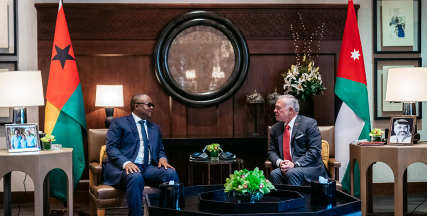 His Majesty King Abdullah meets with Guinea-Bissau President Umaro Sissoco Embaló at Al Husseiniya Palace on Monday (Photo courtesy of Royal Court)