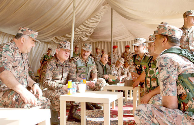 His Majesty King Abdullah, the Supreme Commander of the Jordan Armed Forces-Arab Army, visits the Northern Military Zone–Border Guards Brigade/2 on Monday (Photos courtesy of Royal Court)