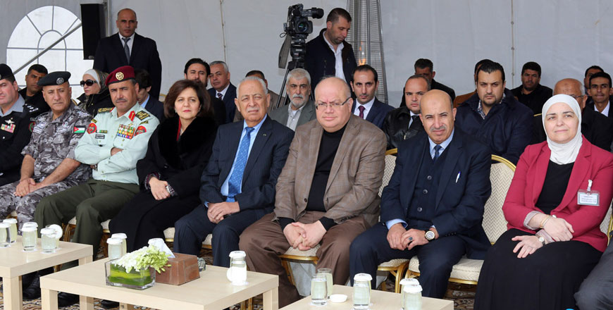 Deputising for His Majesty King Abdullah Royal Court Secretary General Yousef Issawi, head of the follow-up committee for the implementation of Royal initiatives, on Thursday opened the second phase of a solar power plant in Al Madunah (Petra photo)