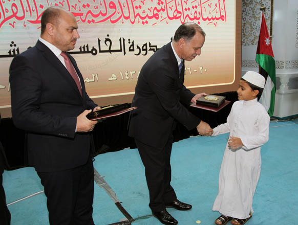 Deputising for His Majesty King Abdullah, HRH Prince Feisal on Wednesday attended the closing ceremony of the 25th International Hashemite Koran Memorisation Contest and distributed certificates and prizes to the winners (Petra photos)