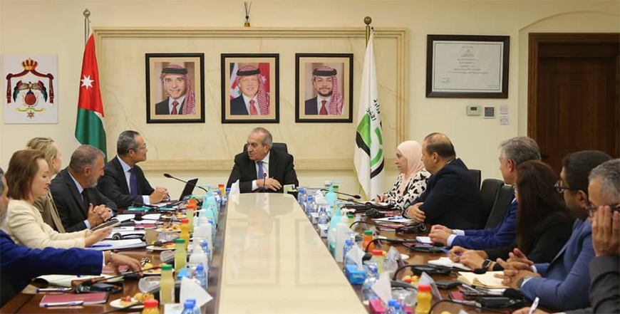 Minister of Public Works and Transport Maher Abul Samen meets with Vice President for Infrastructure at the World Bank Guangzhe Chen on Thursday (Petra photo)