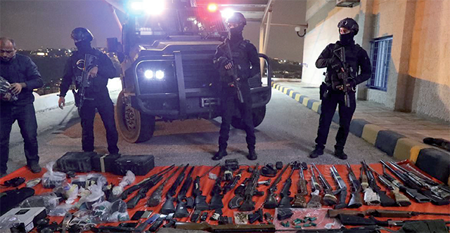 The Public Security Department says on Wednesday that 33 persons were arrested and large quantities of Captagon were seized during a raid on the hideouts of drugs traffickers in the eastern district of Ruwaished in Mafraq (PSD Photo)