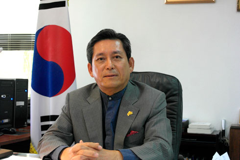 Bom-yon Lee