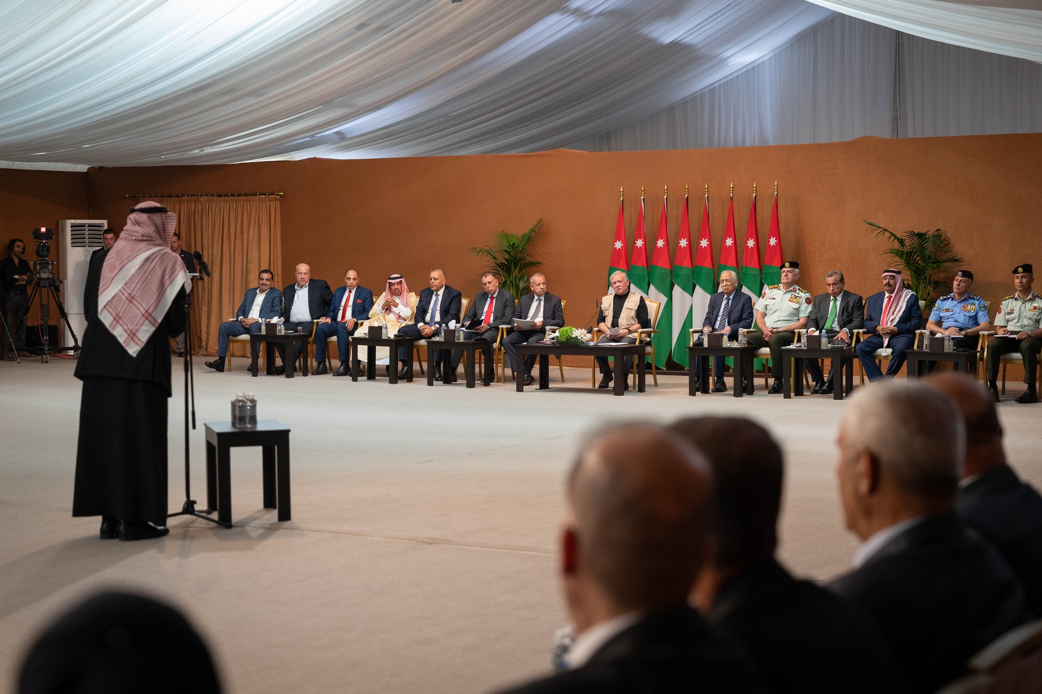 His Majesty King Abdullah meets with figures from Ruseifa on Monday (Photo courtesy of Royal Court)