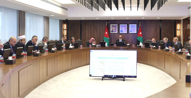 Prime Minister Bisher Khasawneh chairs a Cabinet session on Wednesday (Petra photo)