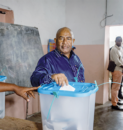 Incumbent Comoros President and presidential candidate for the Convention for the Renewal of the Comoros Party, Azali Assoumani, casts his ballot at the Mitsudje public school polling station in Moroni on January 14  (AFP photo)