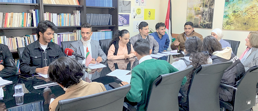 Members of the Jordanian Children’s Parliament on Thursday call for ending the Israeli war on Gaza and providing protection for Palestinian children (Petra photo)
