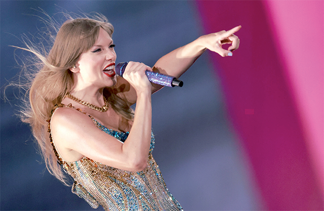 US singer-songwriter Taylor Swift performs during her Eras Tour at Sofi Stadium in Inglewood, California, August 7 (AFP photo)