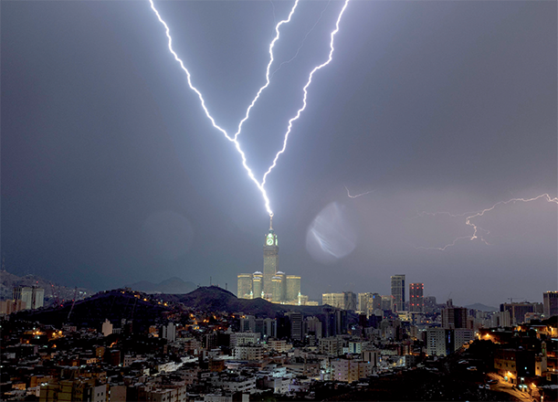 A photo taken on Tuesday shows lightning over Mecca’s clock tower in Saudi Arabia (AFP photo)