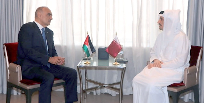 Prime Minister Bisher Khasawneh meet on the sidelines of the World Economic Forum's special meeting in Riyadh on Monday with Qatari prime minister and minister of foreign affairs, Sheikh Mohammed Bin Abdulrahman Al Thani (Petra photo)