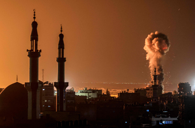 Smoke billows during Israeli bombardment in Rafah on the southern Gaza Strip on February 6, 2024 amid ongoing battles between Israel and the Palestinian militant group Hamas (AFP photo)