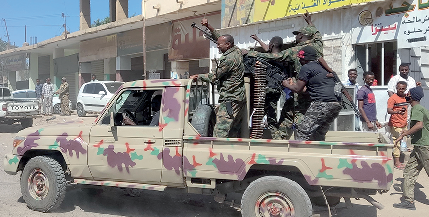 Sudanese soldiers and enroled personnel drive a pick up truck mounted with a machine gun on a street in Gedaref city, Sudan, on Sunday (AFP photo)
